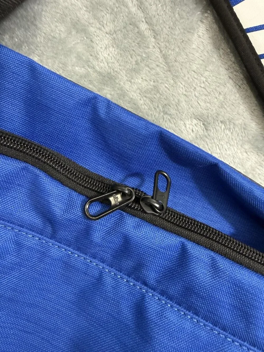 Nike Blue Brasilia Duffel Bag Water Resistant Shoe Compartment Men Training
